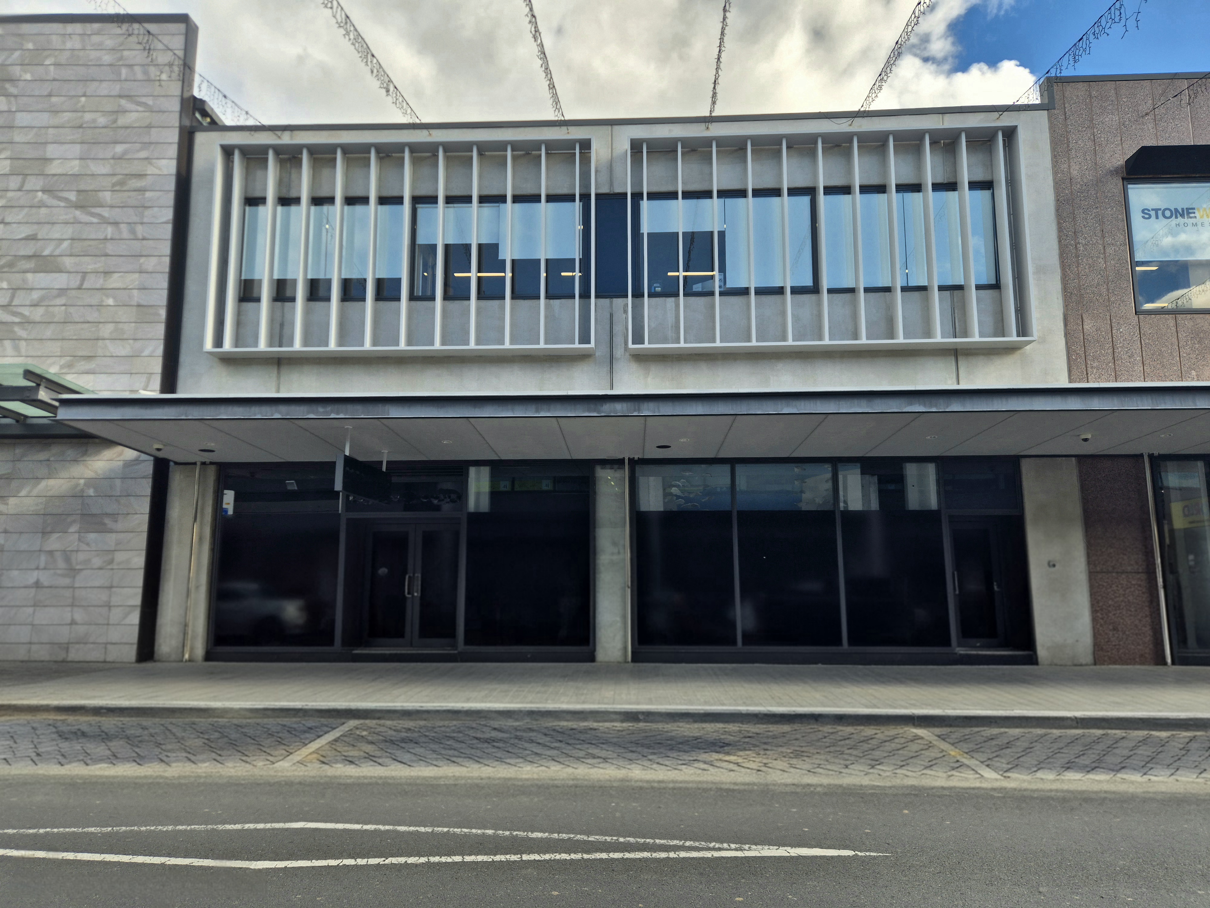 Westgate  Prime ground floor showroom office at Northwest